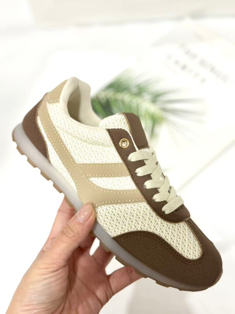 Zapatillas deportivas combinadas en beige y marrón